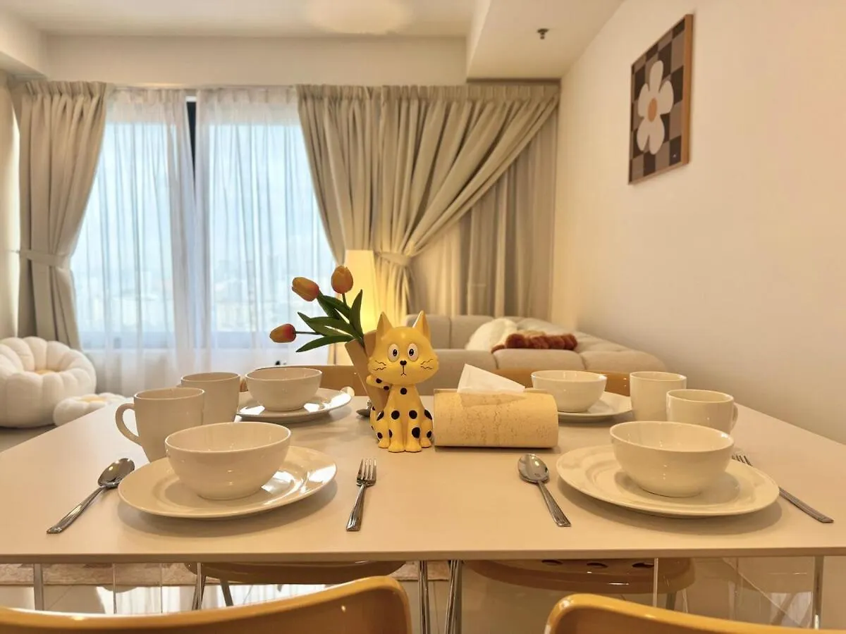 Daire Tropicana 218 Macalister #Softcreamy #Infinitypool #7Pax #3Br2Bath #Quality Well Maintained #Private Host George Town Malezya