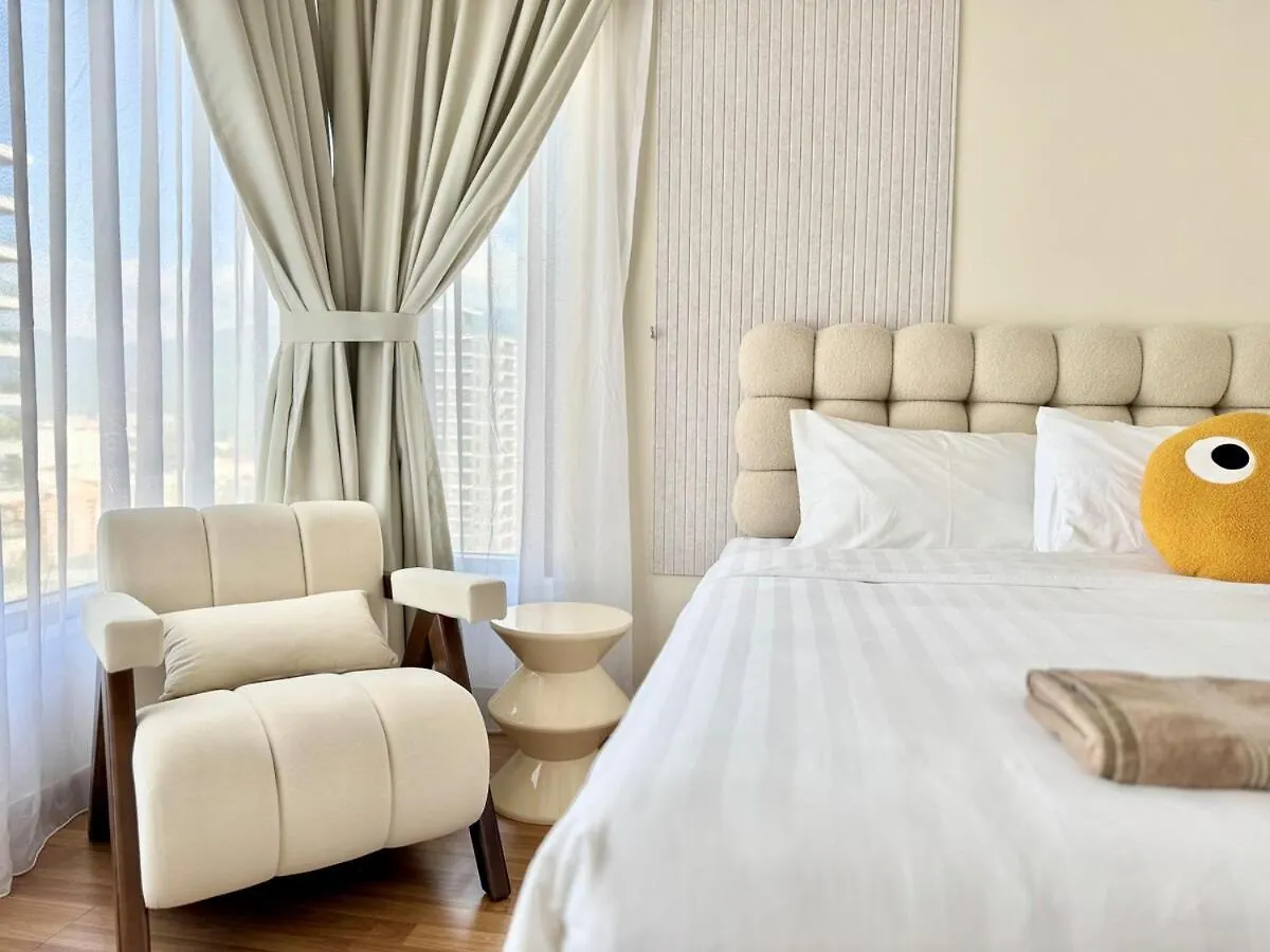 Daire Tropicana 218 Macalister #Softcreamy #Infinitypool #7Pax #3Br2Bath #Quality Well Maintained #Private Host George Town