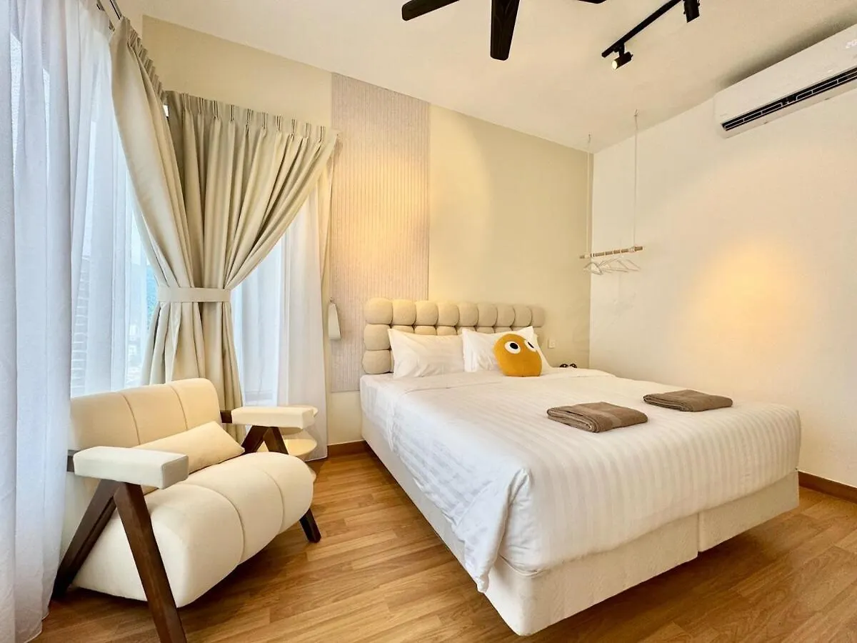 Tropicana 218 Macalister #Softcreamy #Infinitypool #7Pax #3Br2Bath #Quality Well Maintained #Private Host George Town Malezya