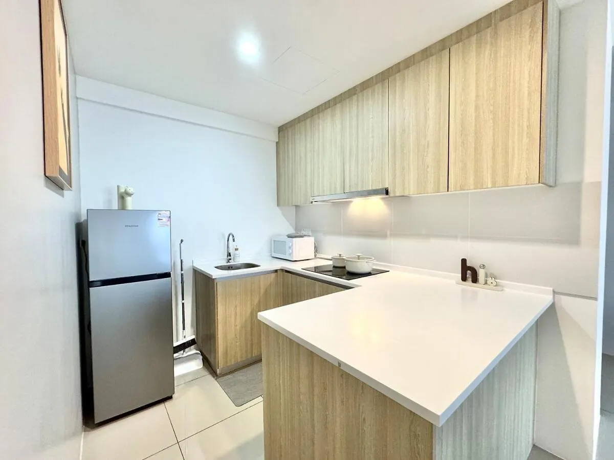 Daire Tropicana 218 Macalister #Softcreamy #Infinitypool #7Pax #3Br2Bath #Quality Well Maintained #Private Host George Town