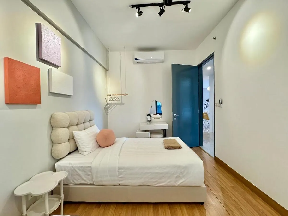 Daire Tropicana 218 Macalister #Softcreamy #Infinitypool #7Pax #3Br2Bath #Quality Well Maintained #Private Host George Town Malezya
