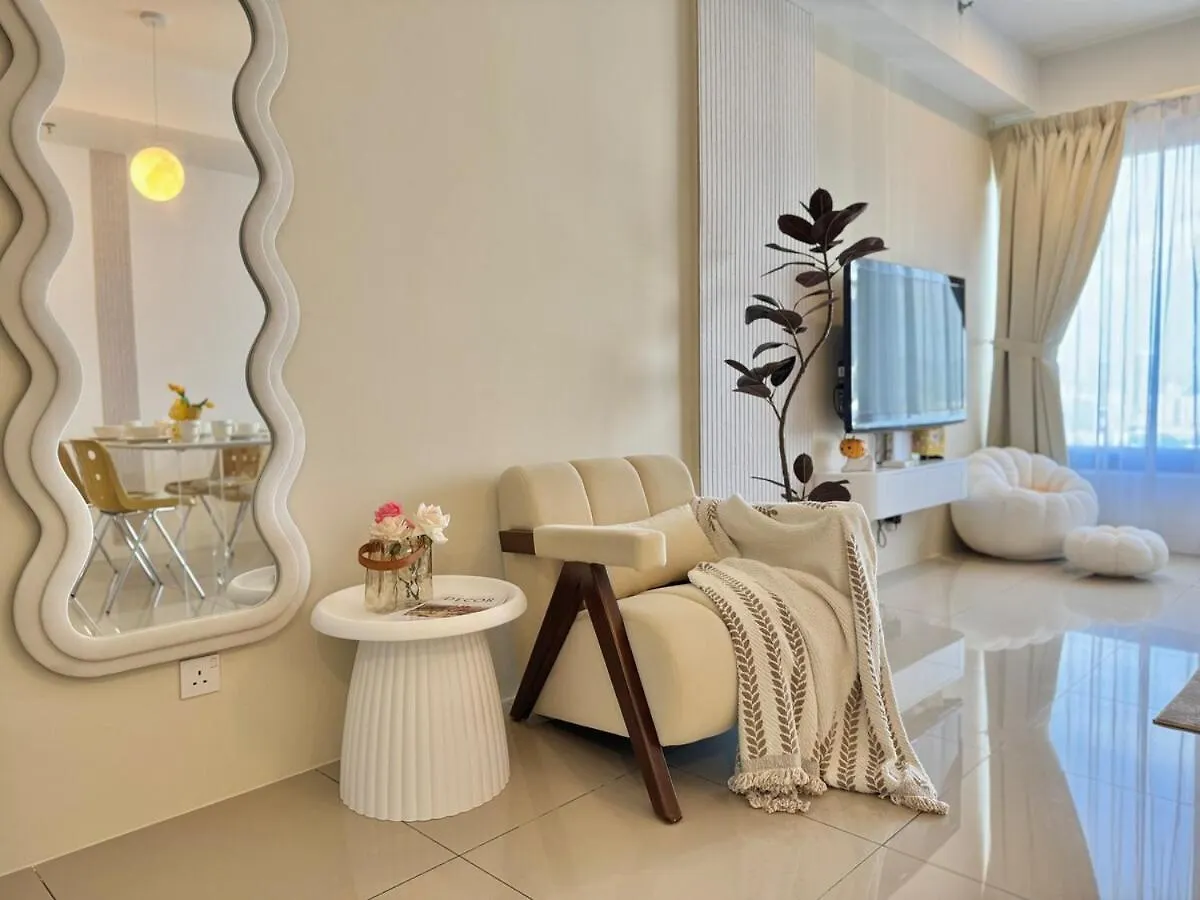 Daire Tropicana 218 Macalister #Softcreamy #Infinitypool #7Pax #3Br2Bath #Quality Well Maintained #Private Host George Town