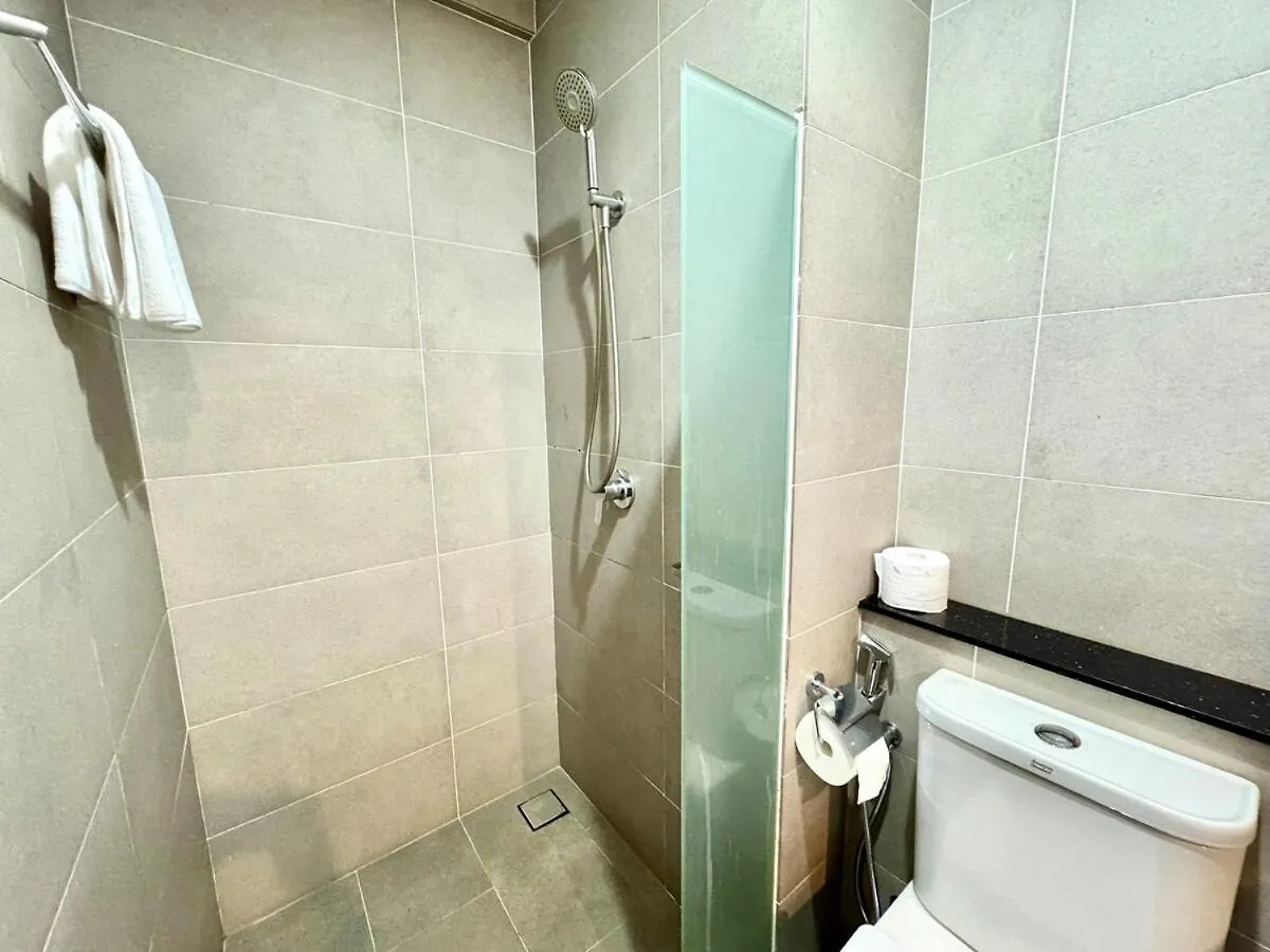 Tropicana 218 Macalister #Softcreamy #Infinitypool #7Pax #3Br2Bath #Quality Well Maintained #Private Host George Town 0*,  Malezya