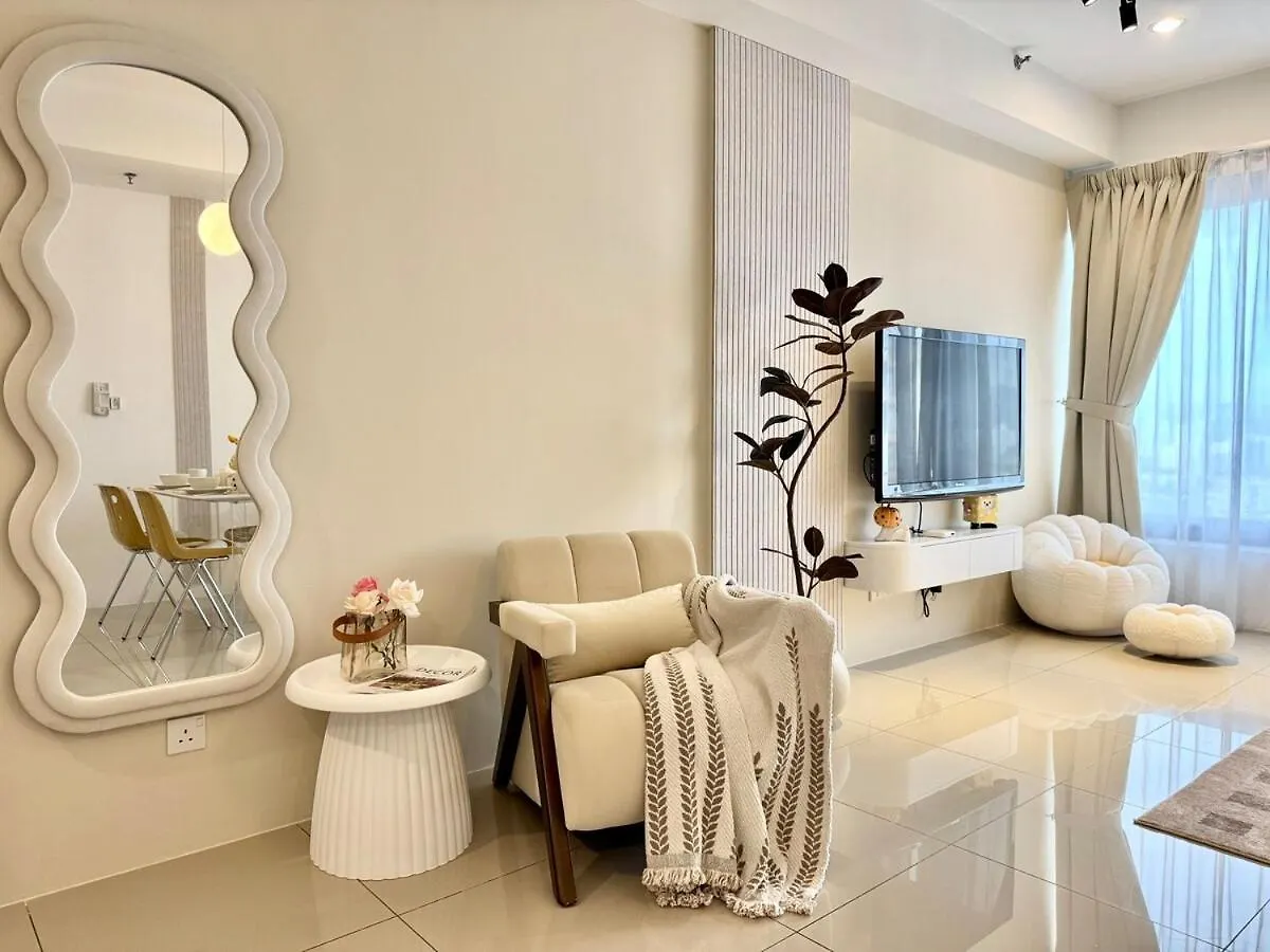 Tropicana 218 Macalister #Softcreamy #Infinitypool #7Pax #3Br2Bath #Quality Well Maintained #Private Host George Town 0*,