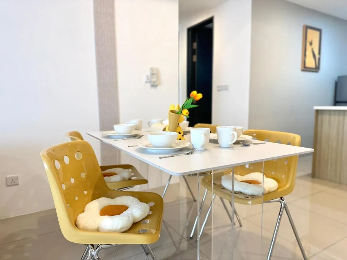 Daire Tropicana 218 Macalister #Softcreamy #Infinitypool #7Pax #3Br2Bath #Quality Well Maintained #Private Host George Town