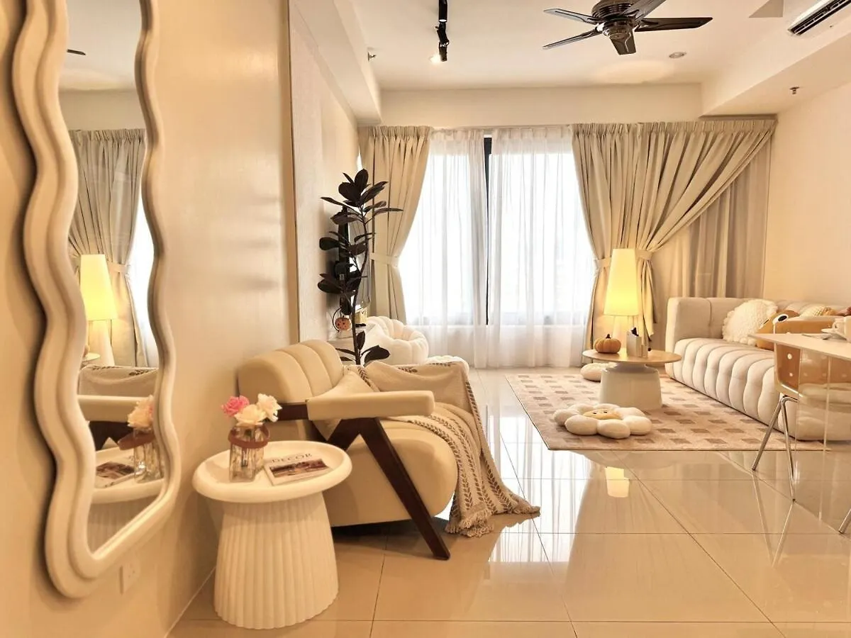 Daire Tropicana 218 Macalister #Softcreamy #Infinitypool #7Pax #3Br2Bath #Quality Well Maintained #Private Host George Town