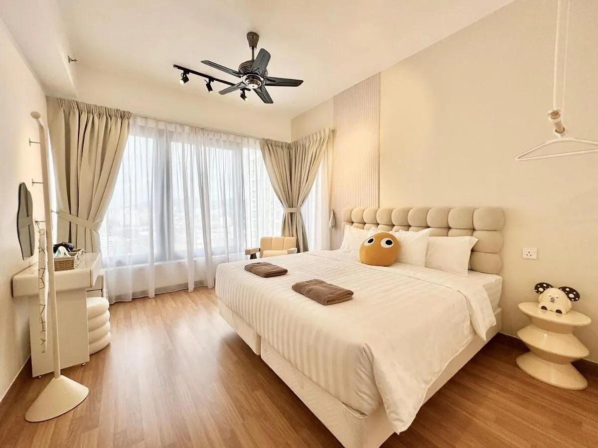 Tropicana 218 Macalister #Softcreamy #Infinitypool #7Pax #3Br2Bath #Quality Well Maintained #Private Host George Town Malezya