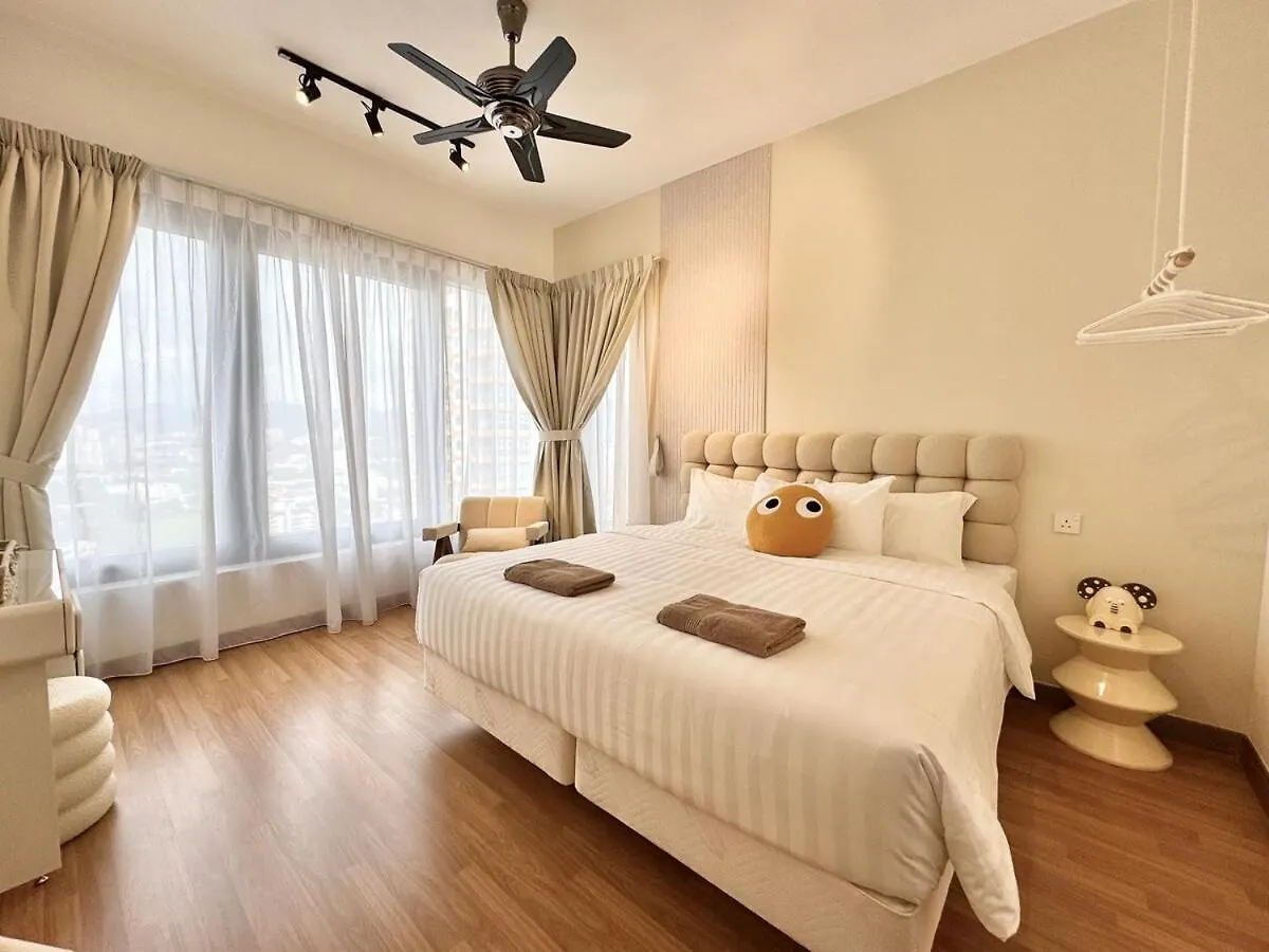 Tropicana 218 Macalister #Softcreamy #Infinitypool #7Pax #3Br2Bath #Quality Well Maintained #Private Host George Town Daire