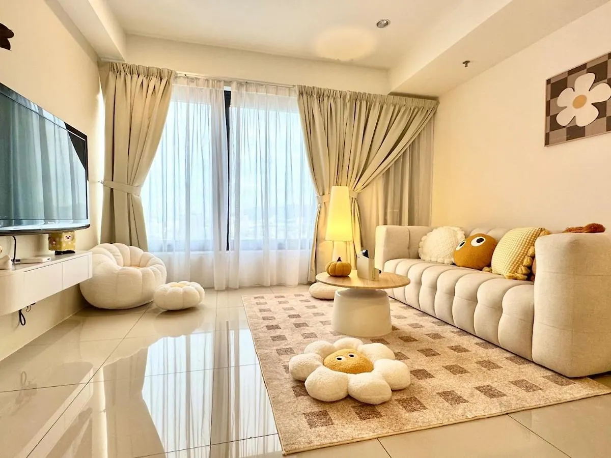 Tropicana 218 Macalister #Softcreamy #Infinitypool #7Pax #3Br2Bath #Quality Well Maintained #Private Host George Town 0*,  Malezya